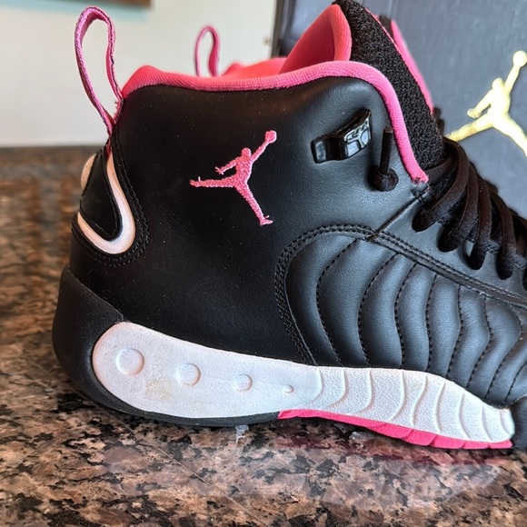 Jordan jump man pro Black and Pink Sneakers with Bold Design EUC 7Y or W8.5 - Picture 2 of 16